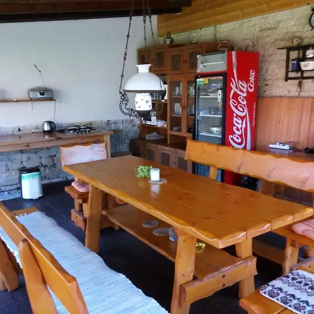 Selska Chalupa S Bazenem A Prostornou Zahradou * Rostin