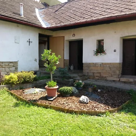 Selska Chalupa S Bazenem A Prostornou Zahradou Vakantiehuis Rostin